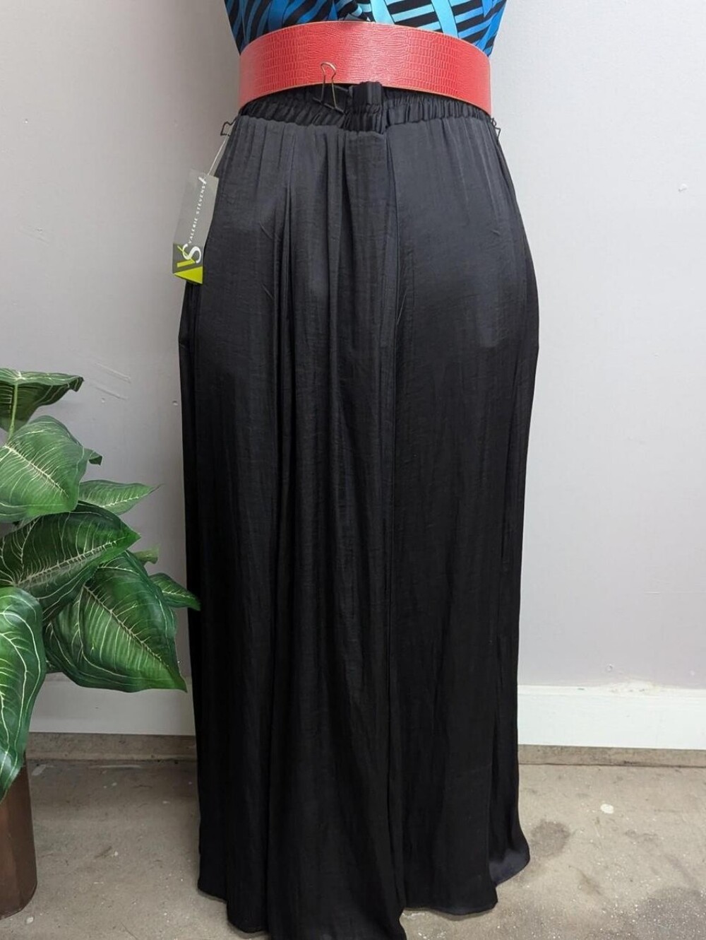 VALERIE STEVENS:: Black Satin Maxi Skirt NWT - Picture 4 of 8